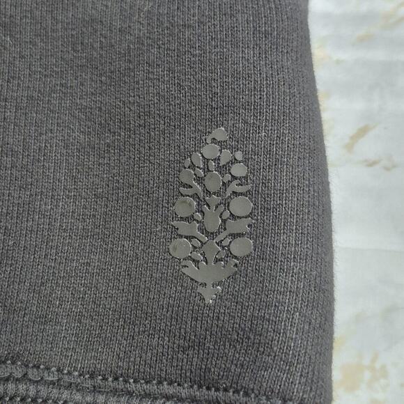 Free People Movement Sweatshirt Tank Pockets Oversized Small Black Logo NEW - Picture 3 of 13